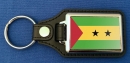São Tomé und Príncipe Schlüsselanhänger aus Metall und Kunstleder | ca. 95 X 37  mm